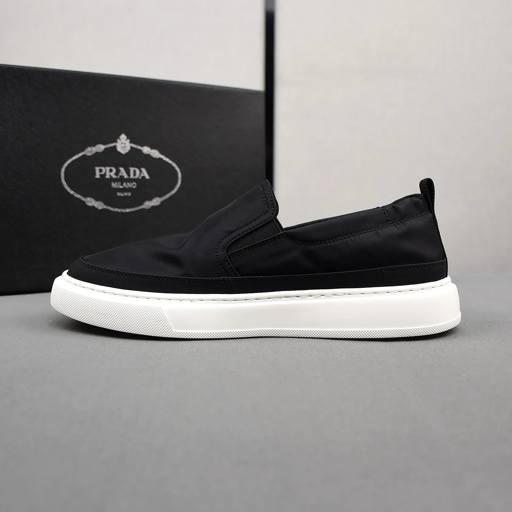 PP380❣️❣️❣️Prada breathable cloth shoes, the upper is made of comfortable and breathable fabric, and the ultra-light soft foam outsole. Men's size 39-44.